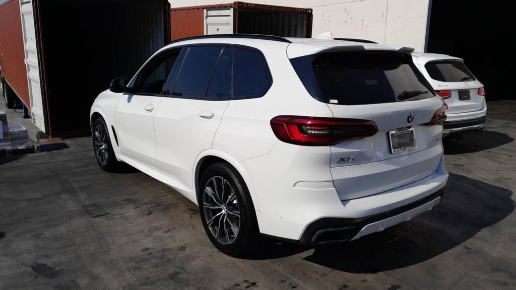 華僑留學生自用車BMW X5從美國運車到台灣服務推薦Car2TW國際海運公司