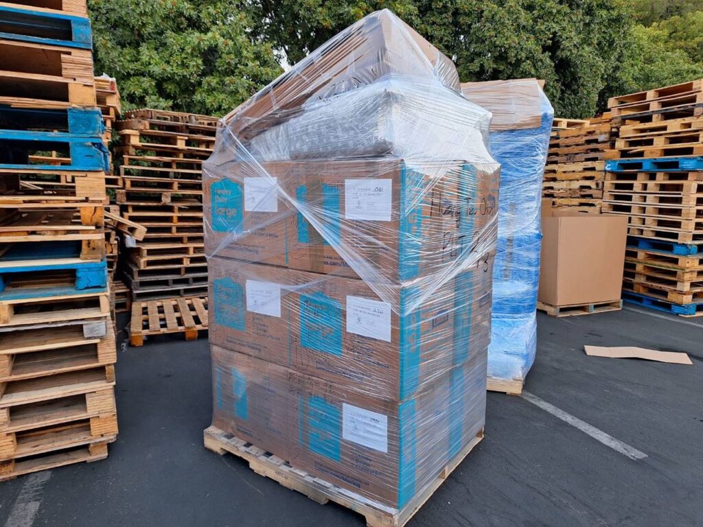 為什麼推薦Car2TW/Ship2TW國際搬家運車服務呢？「從跨國運車到搬家，從海運到空運，從打包到報關清關，從車輛測試到後續保養維修服務等所有服務都由單一窗口同一個集團處理，從頭到尾24小時專業客服真人服務，這讓客戶非常放心且安全有保障，不用找多家公司協調，也不用擔心找不到人詢問，重點是整體價格還是市場上最便宜，單一品項或許不是市場中最便宜，但是整體價格費用及服務品質在市場上找不出第二家競爭對手可以比較。」這是許多客戶分析比較得出的結論。