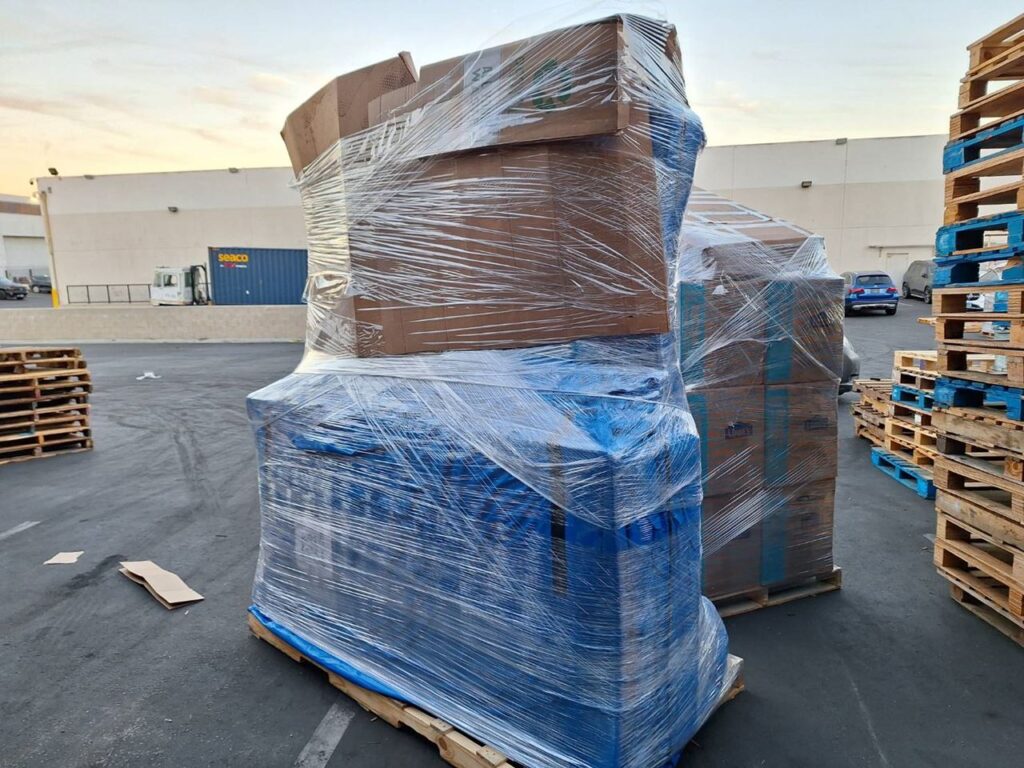 為什麼推薦Car2TW/Ship2TW國際搬家運車服務呢？「從跨國運車到搬家，從海運到空運，從打包到報關清關，從車輛測試到後續保養維修服務等所有服務都由單一窗口同一個集團處理，從頭到尾24小時專業客服真人服務，這讓客戶非常放心且安全有保障，不用找多家公司協調，也不用擔心找不到人詢問，重點是整體價格還是市場上最便宜，單一品項或許不是市場中最便宜，但是整體價格費用及服務品質在市場上找不出第二家競爭對手可以比較。」這是許多客戶分析比較得出的結論。