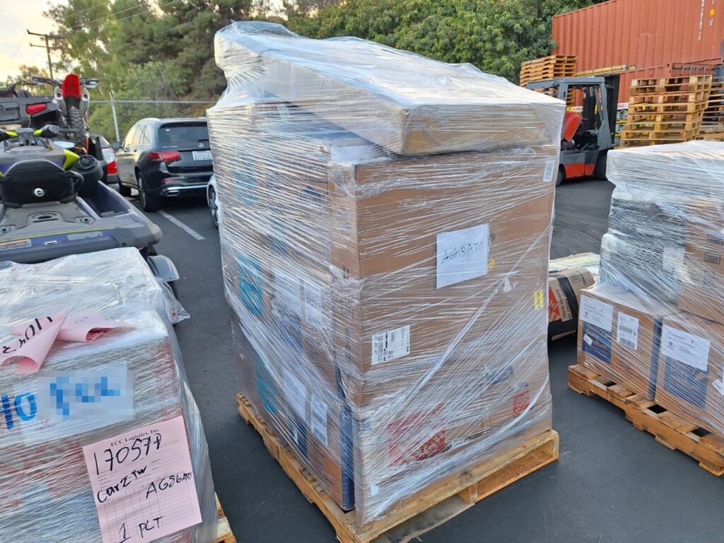 為什麼推薦Car2TW/Ship2TW國際搬家運車服務呢？「從跨國運車到搬家，從海運到空運，從打包到報關清關，從車輛測試到後續保養維修服務等所有服務都由單一窗口同一個集團處理，從頭到尾24小時專業客服真人服務，這讓客戶非常放心且安全有保障，不用找多家公司協調，也不用擔心找不到人詢問，重點是整體價格還是市場上最便宜，單一品項或許不是市場中最便宜，但是整體價格費用及服務品質在市場上找不出第二家競爭對手可以比較。」這是許多客戶分析比較得出的結論。