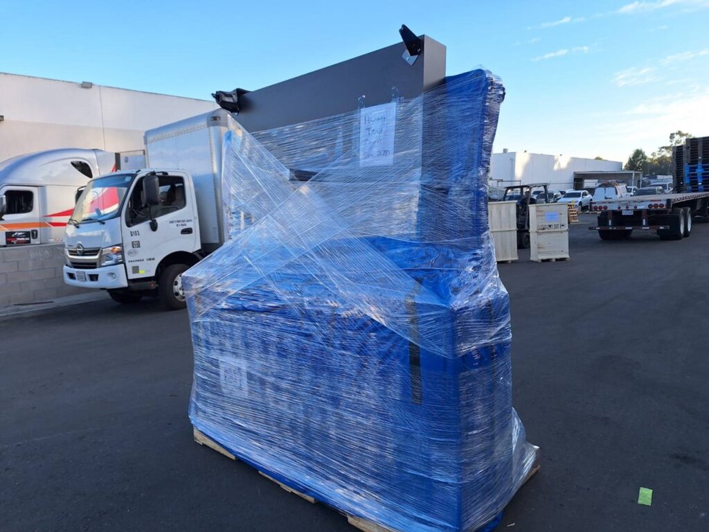 為什麼推薦Car2TW/Ship2TW國際搬家運車服務呢？「從跨國運車到搬家，從海運到空運，從打包到報關清關，從車輛測試到後續保養維修服務等所有服務都由單一窗口同一個集團處理，從頭到尾24小時專業客服真人服務，這讓客戶非常放心且安全有保障，不用找多家公司協調，也不用擔心找不到人詢問，重點是整體價格還是市場上最便宜，單一品項或許不是市場中最便宜，但是整體價格費用及服務品質在市場上找不出第二家競爭對手可以比較。」這是許多客戶分析比較得出的結論。