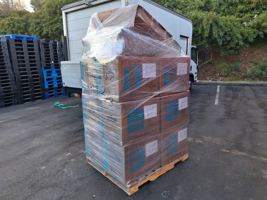 為什麼推薦Car2TW/Ship2TW國際搬家運車服務呢？「從跨國運車到搬家，從海運到空運，從打包到報關清關，從車輛測試到後續保養維修服務等所有服務都由單一窗口同一個集團處理，從頭到尾24小時專業客服真人服務，這讓客戶非常放心且安全有保障，不用找多家公司協調，也不用擔心找不到人詢問，重點是整體價格還是市場上最便宜，單一品項或許不是市場中最便宜，但是整體價格費用及服務品質在市場上找不出第二家競爭對手可以比較。」這是許多客戶分析比較得出的結論。