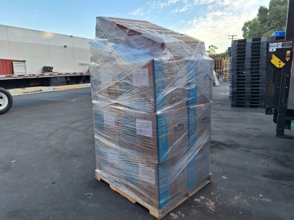 為什麼推薦Car2TW/Ship2TW國際搬家運車服務呢？「從跨國運車到搬家，從海運到空運，從打包到報關清關，從車輛測試到後續保養維修服務等所有服務都由單一窗口同一個集團處理，從頭到尾24小時專業客服真人服務，這讓客戶非常放心且安全有保障，不用找多家公司協調，也不用擔心找不到人詢問，重點是整體價格還是市場上最便宜，單一品項或許不是市場中最便宜，但是整體價格費用及服務品質在市場上找不出第二家競爭對手可以比較。」這是許多客戶分析比較得出的結論。