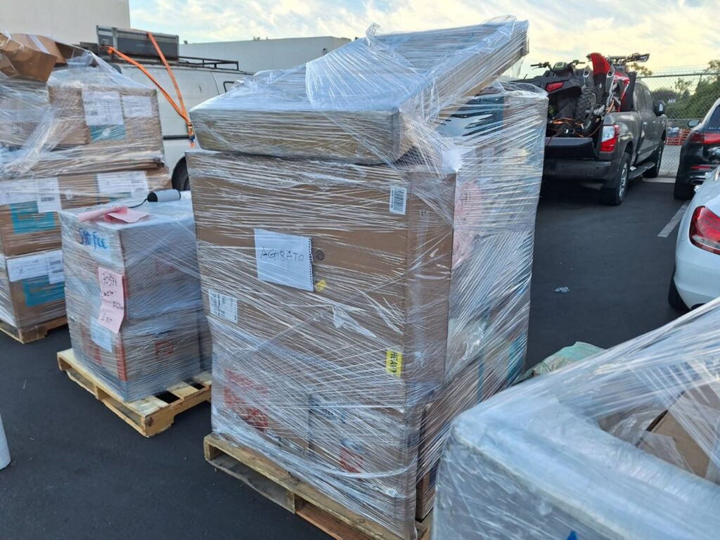 為什麼推薦Car2TW/Ship2TW國際搬家運車服務呢？「從跨國運車到搬家，從海運到空運，從打包到報關清關，從車輛測試到後續保養維修服務等所有服務都由單一窗口同一個集團處理，從頭到尾24小時專業客服真人服務，這讓客戶非常放心且安全有保障，不用找多家公司協調，也不用擔心找不到人詢問，重點是整體價格還是市場上最便宜，單一品項或許不是市場中最便宜，但是整體價格費用及服務品質在市場上找不出第二家競爭對手可以比較。」這是許多客戶分析比較得出的結論。